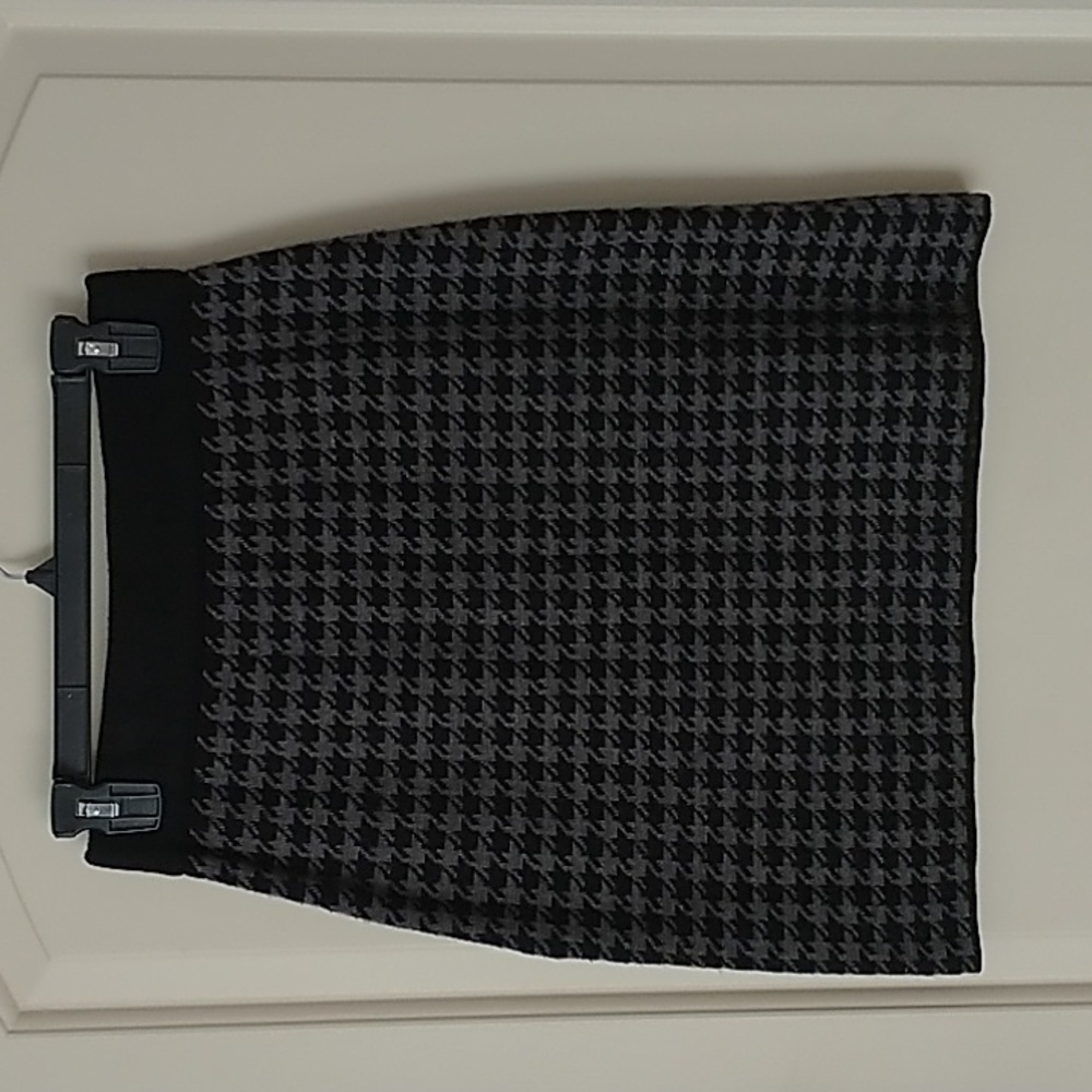 Willi Smith Houndstooth Knit Skirt sz Small EUC Grey & Black